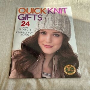 Quick Knit Gifts Pattern Book 24 Projects Lion Brand Yarns Hats Scarves Mittens